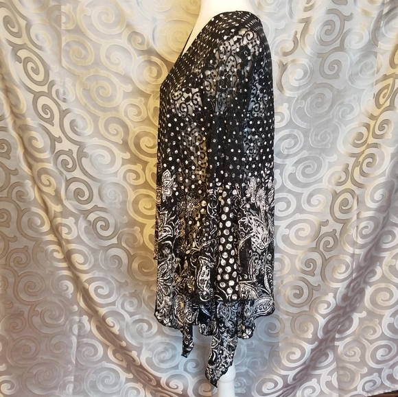 Dor dor couture asymetric long bell sleeve shirt - Picture 4 of 7